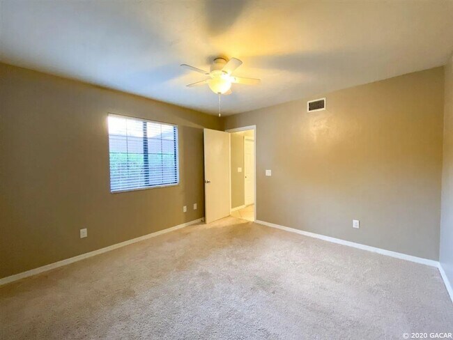 Building Photo - Rockwood Villas – Charming 2/2 Townhome Close to Everything!