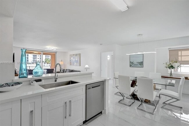 Building Photo - 19601 E Country Club Dr