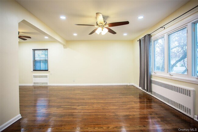 Building Photo - 193 Nassau Blvd