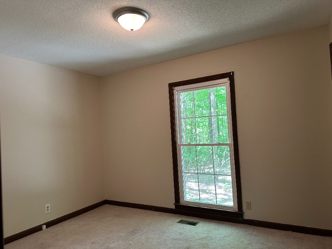 Building Photo - 104 Hudson Hills Rd