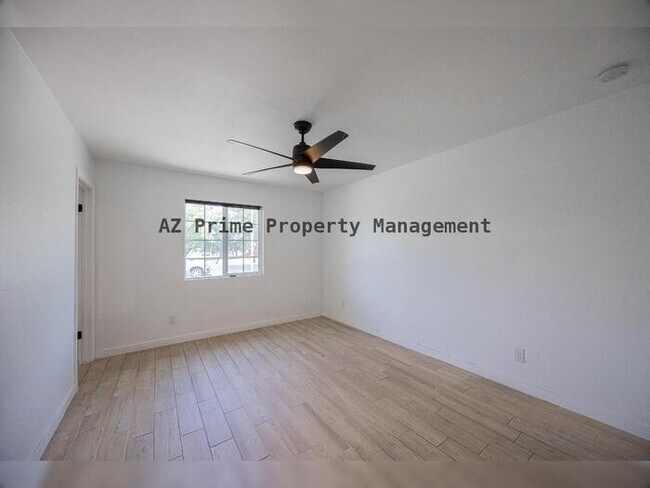 Building Photo - 2519 W Vineyard Rd