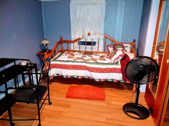 Building Photo - 270 Bates St