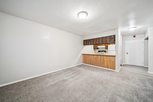 Building Photo - 1046 W 26th Ave