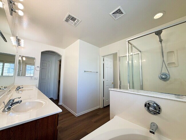 Building Photo - Beautiful Goodyear Home in Centerra – Spacious, Stylish & Move-In Ready!