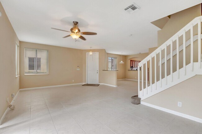 Building Photo - 3021 N Evergreen Cir
