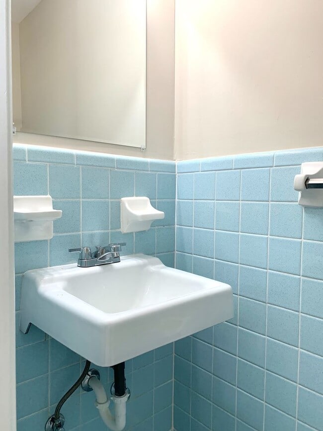 Building Photo - 498 Bunker Hill Rd