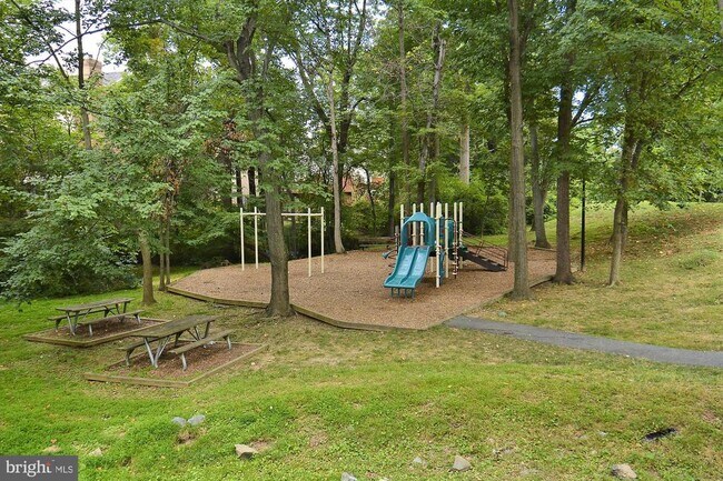 Building Photo - 10940 Brewer House Rd