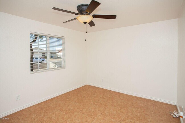 Building Photo - 3228 W Lisbon Ln