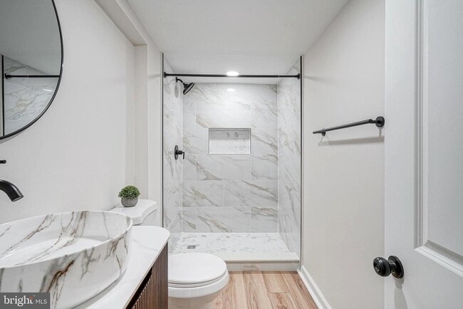 Building Photo - 10 Garfield Ave