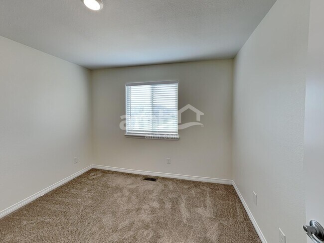 Building Photo - 10126 Silver Stirrup Dr