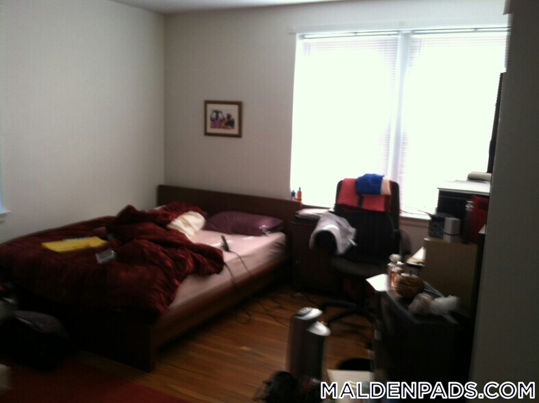 Building Photo - 349 Pleasant St