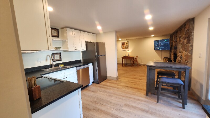 Building Photo - 1704 S Forest Dr