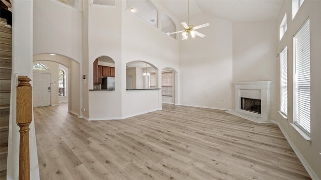 Building Photo - 9219 E Lakeside Dr