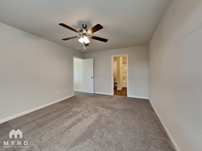 Building Photo - 12384 Waterbury Dr