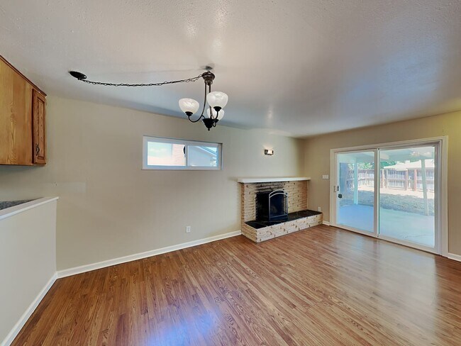 Building Photo - 4525 Brookfield Dr