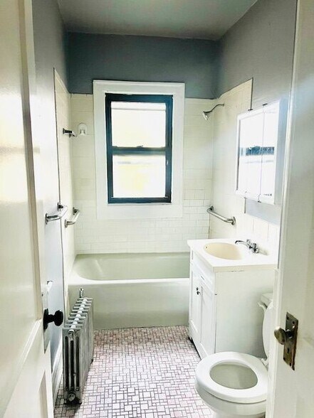 Building Photo - 7601 S Prairie Ave