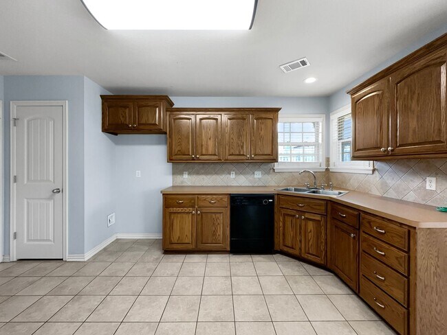 Building Photo - 2060 Kalei Ln