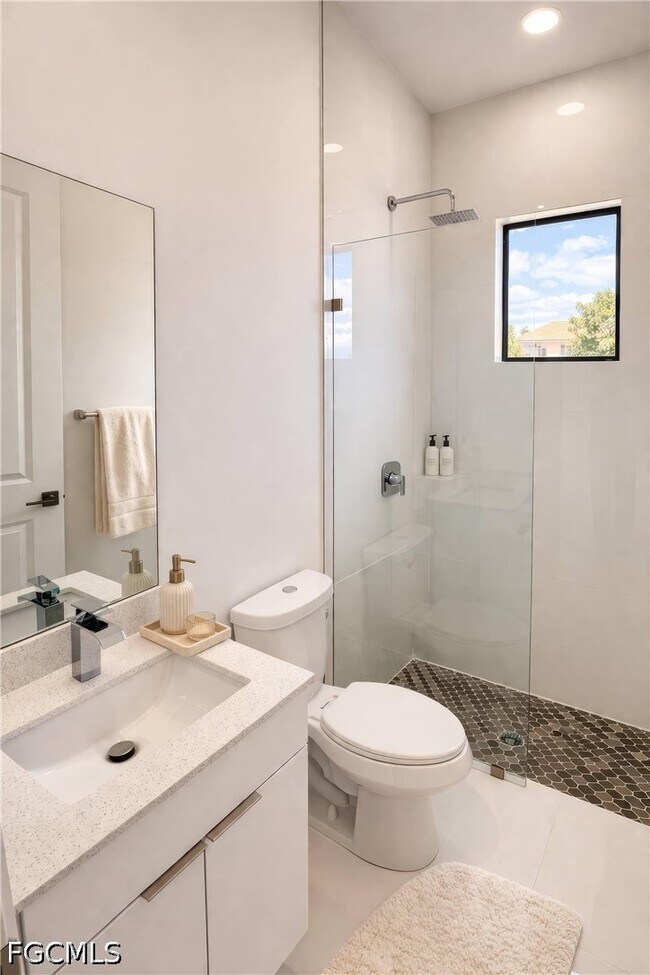 Building Photo - 2102 NW 25th Pl