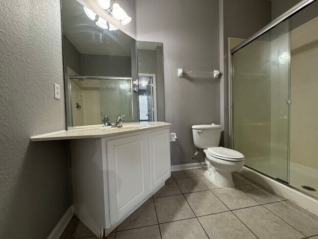 Building Photo - Beautiful 3 Bed, 2 Bath Condo in Desirable Stonebridge Place – MetroWest