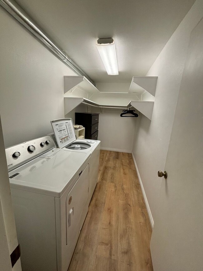 Building Photo - Mountain Park Private Basement Apartment