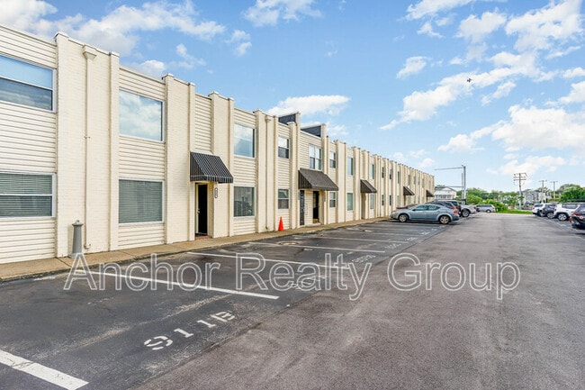 Building Photo - 909 Pacific Ave