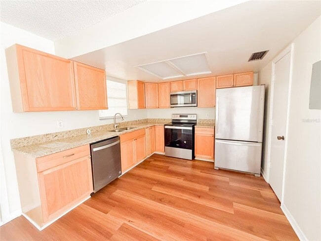 Building Photo - 2017 N Kelley Ave