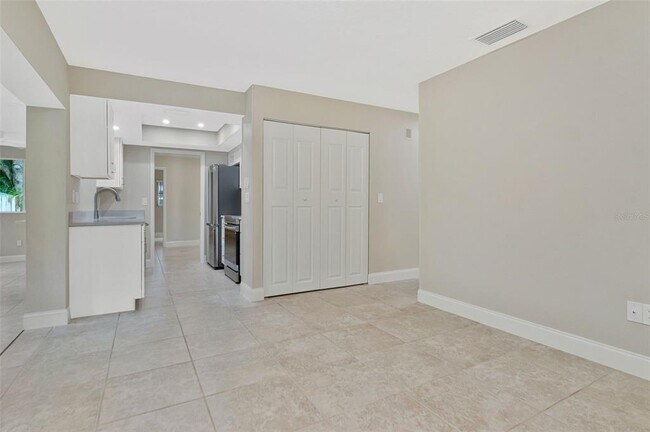 Building Photo - 2958 Dundee Dr