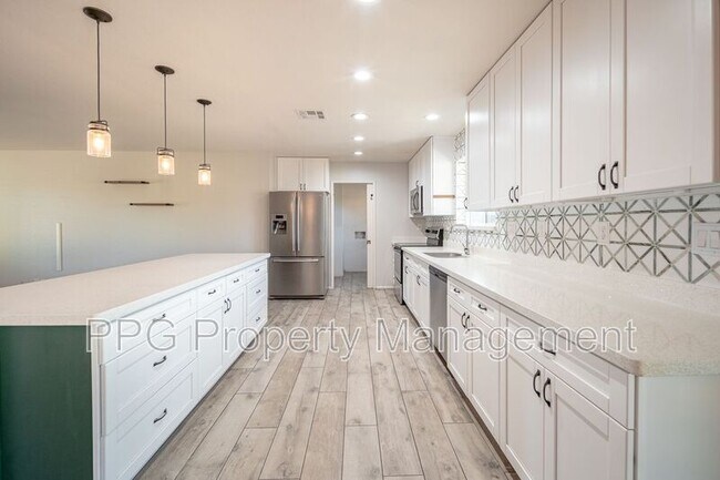 Building Photo - 456 W Jasper Dr