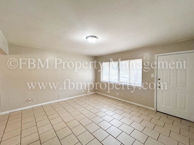 Building Photo - 1108 N Sherman St