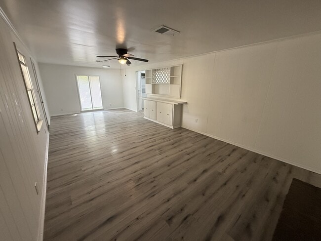 Building Photo - 914 Stratford Rd