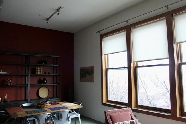 Building Photo - 2502 Live Oak St