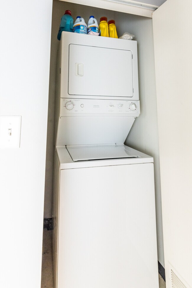 Building Photo - 1620 S Michigan Ave