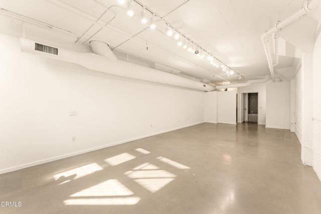 Building Photo - 530 S Hewitt St