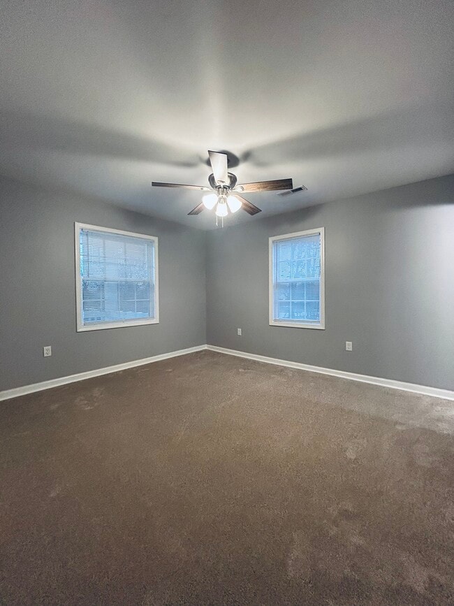 Building Photo - 1405 Leonard Ave