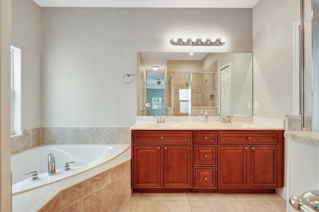 Building Photo - 348 SW Millard Dr