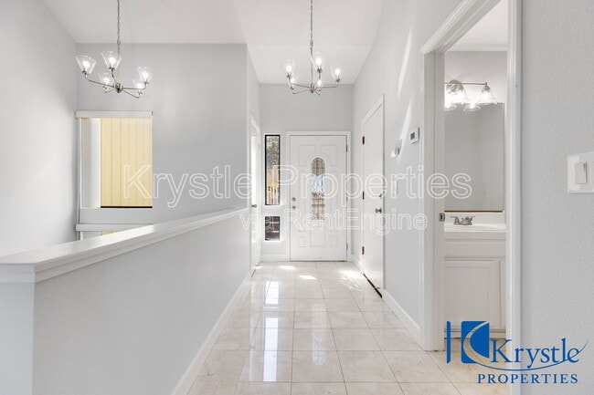 Building Photo - 20 Knoll Dr