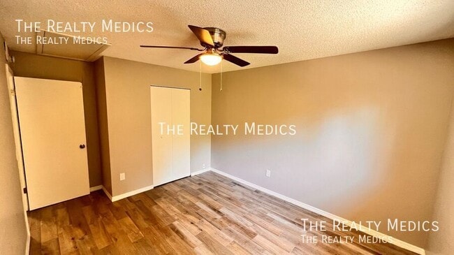 Building Photo - 836 W Rosewood Ln