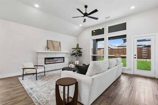 Building Photo - 6145 Tahoe Winds Dr