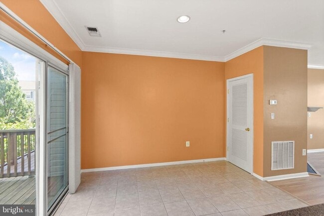 Building Photo - 21764 Dragons Green Square