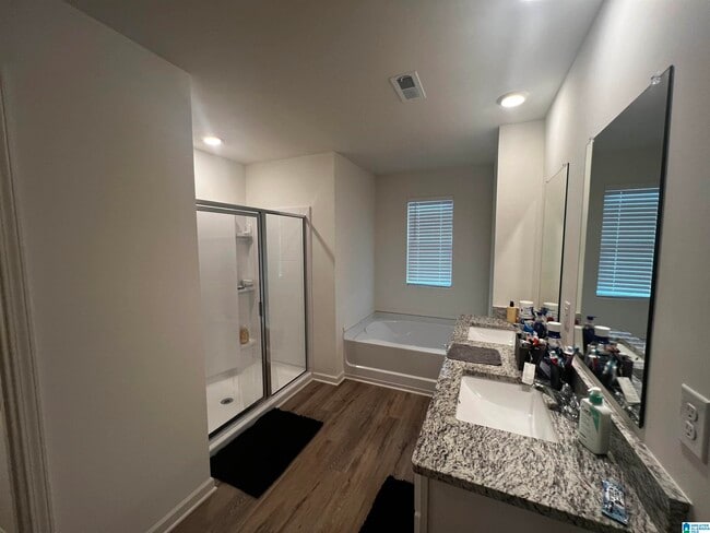 Building Photo - 9906 Chelsea Pk Trl