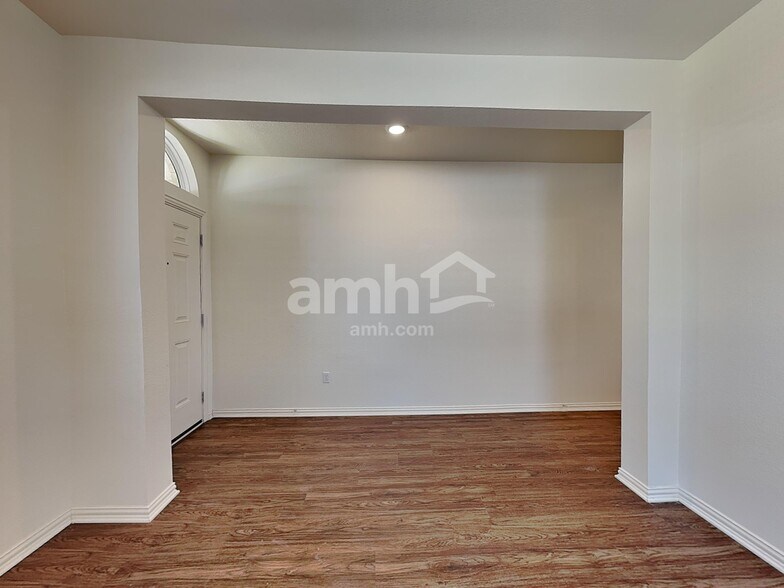 Building Photo - 171 Pebble Creek Run
