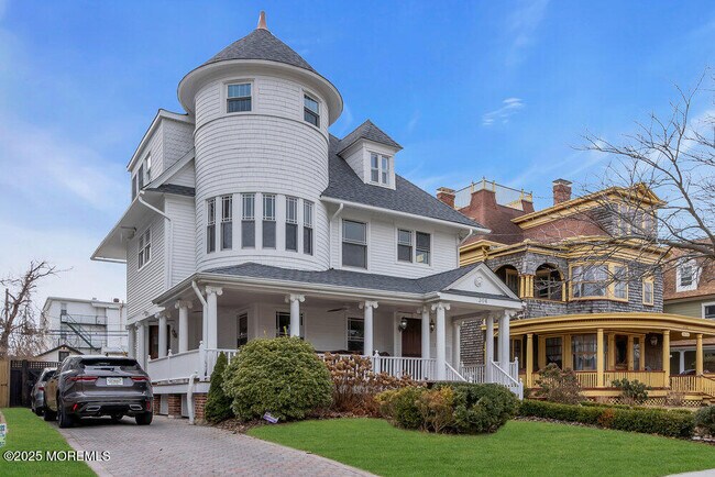 Building Photo - 304 8th Ave