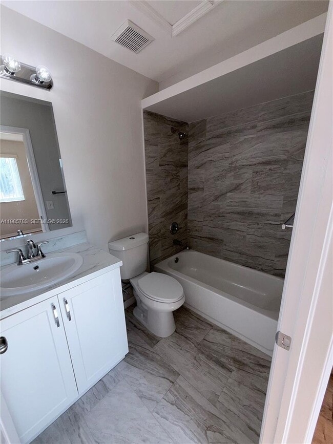 Building Photo - 15750 SW 92nd Ave