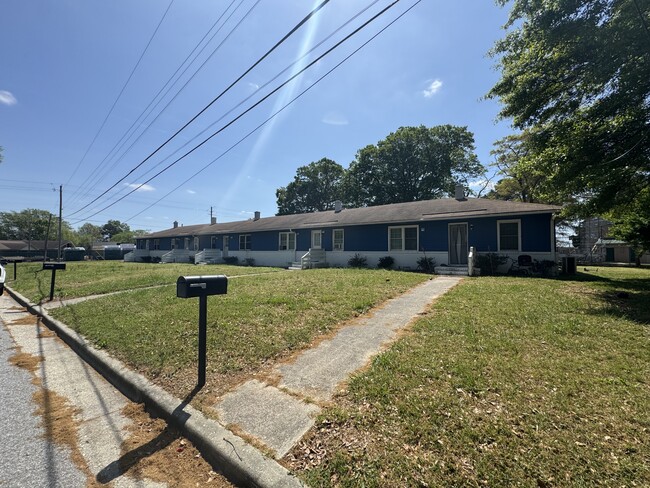 Building Photo - 2101 Montclair Ave