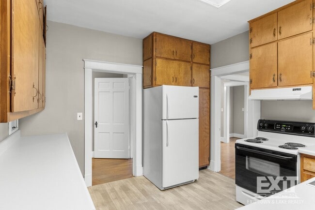 Building Photo - 3 Bedroom 1 Bathroom Home