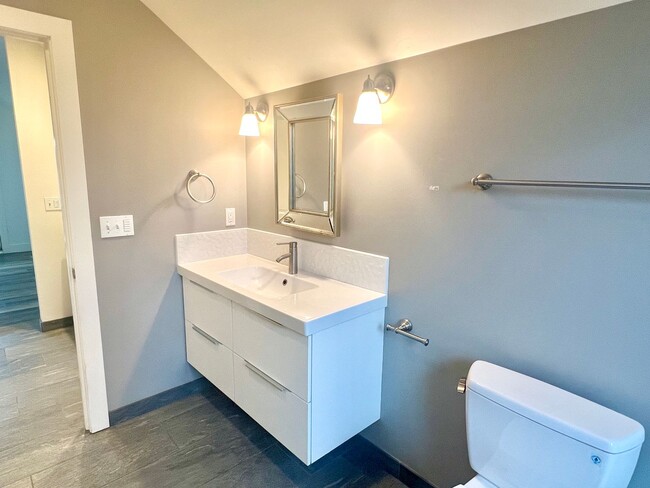 Building Photo - Sellwood Single Unit Building, 2nd Story A...
