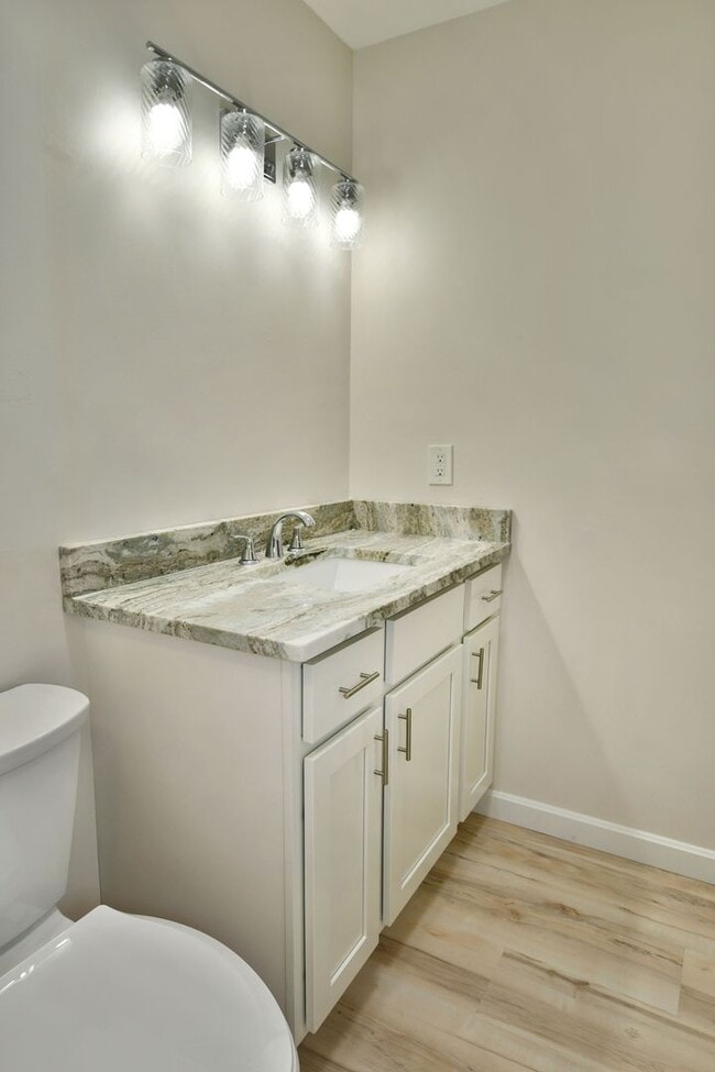 Building Photo - 920-922-922 Cynthia Ct