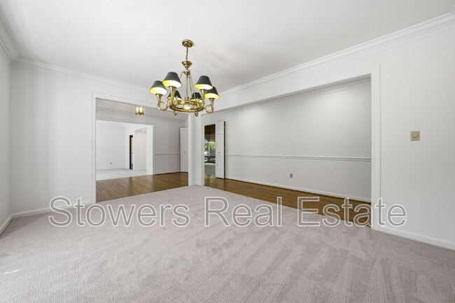 Building Photo - 618 Banister Ln