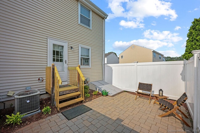 Building Photo - 8 Allspice Ln