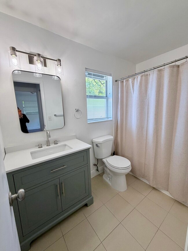 Building Photo - 1990 SW 9th St